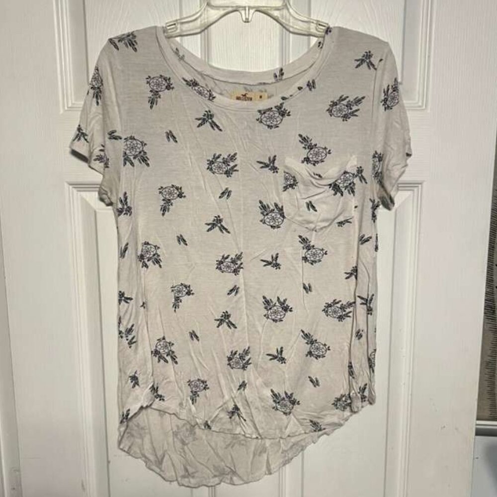Hollister Women’s Scoop Neck Pocket Tee – Size M